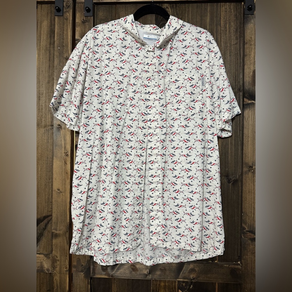 Columbia Men's White and Red Patterned Casual Shirt